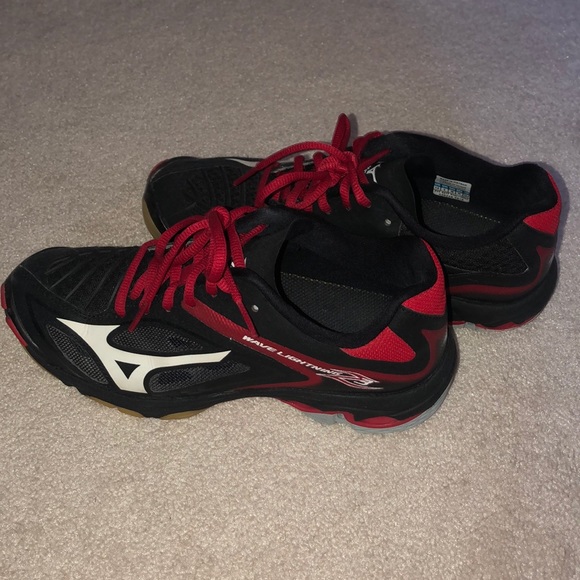 Mizuno Shoes - Mizuno Volleyball Shoes